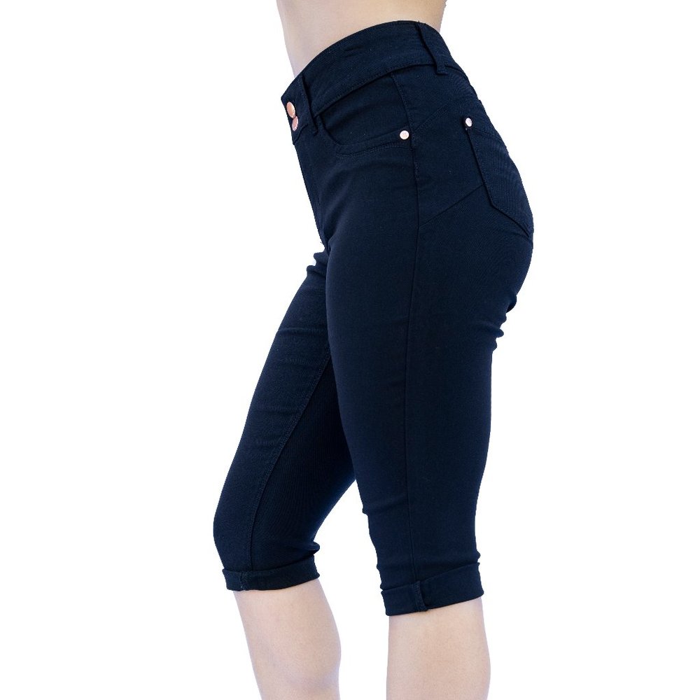 Double Button Black Capri